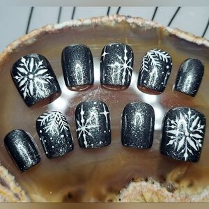 Black Holiday But Make It Sparkle! Press On Nails, Una Gella XS